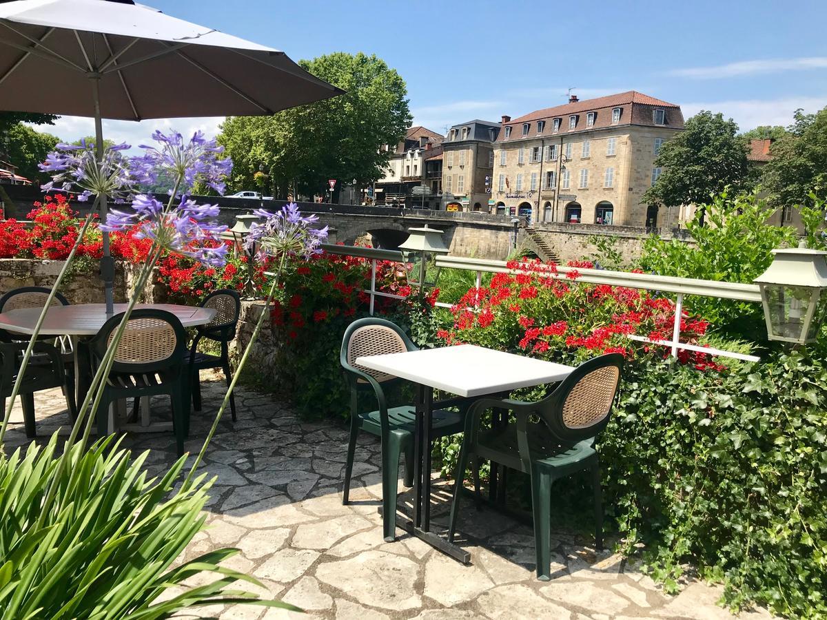 Hotel Des Bains Figeac Bagian luar foto