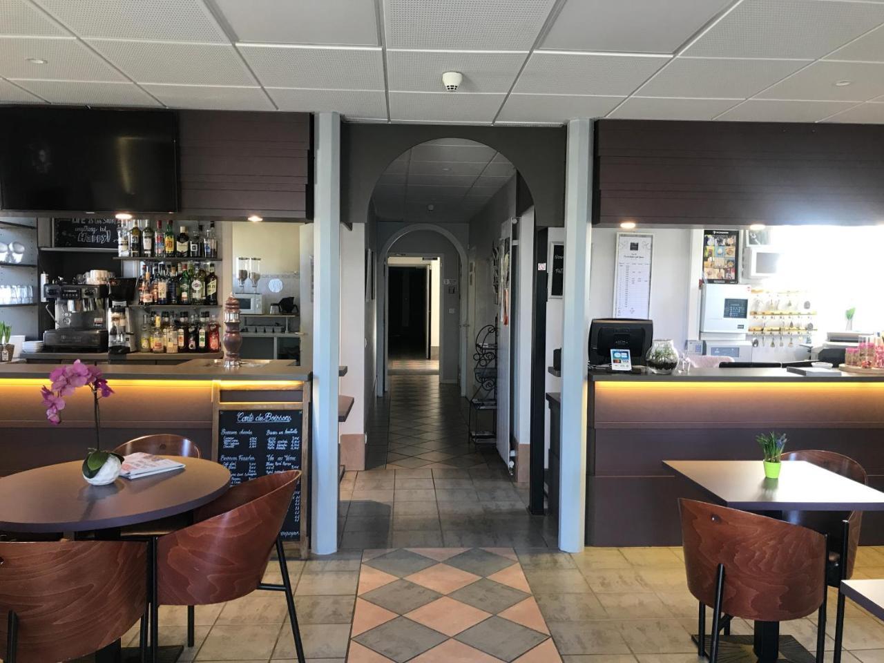 Hotel Des Bains Figeac Bagian luar foto