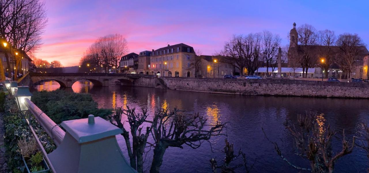 Hotel Des Bains Figeac Bagian luar foto